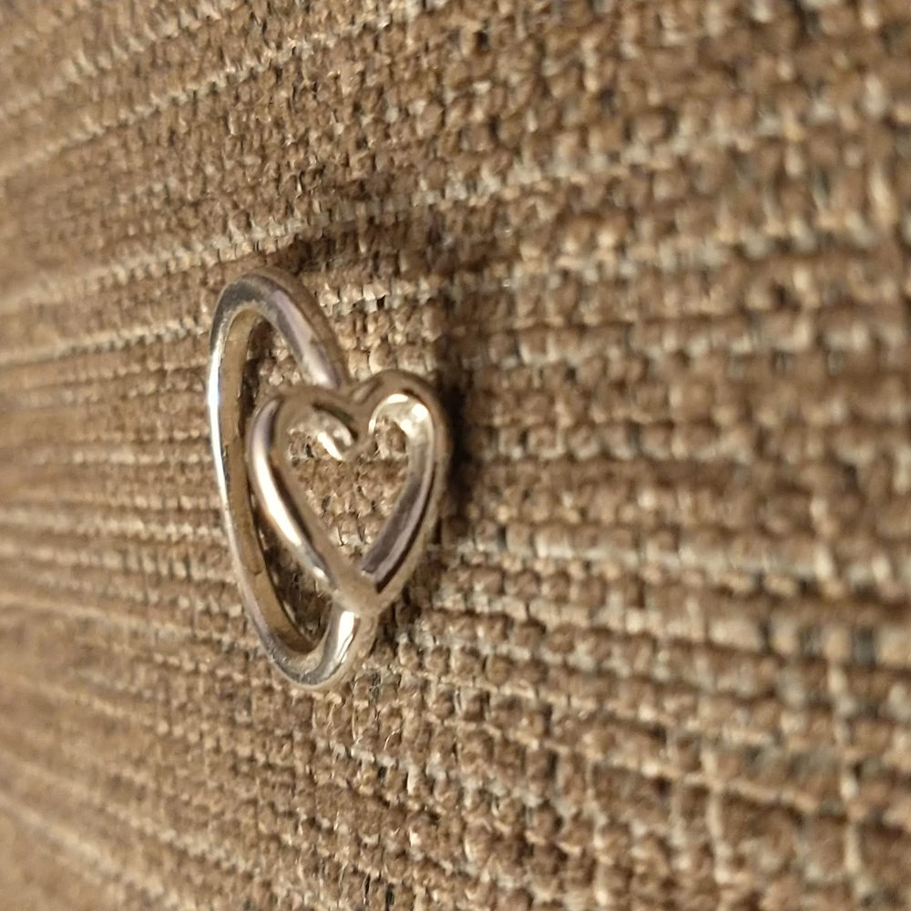 Pretty silver heart ring